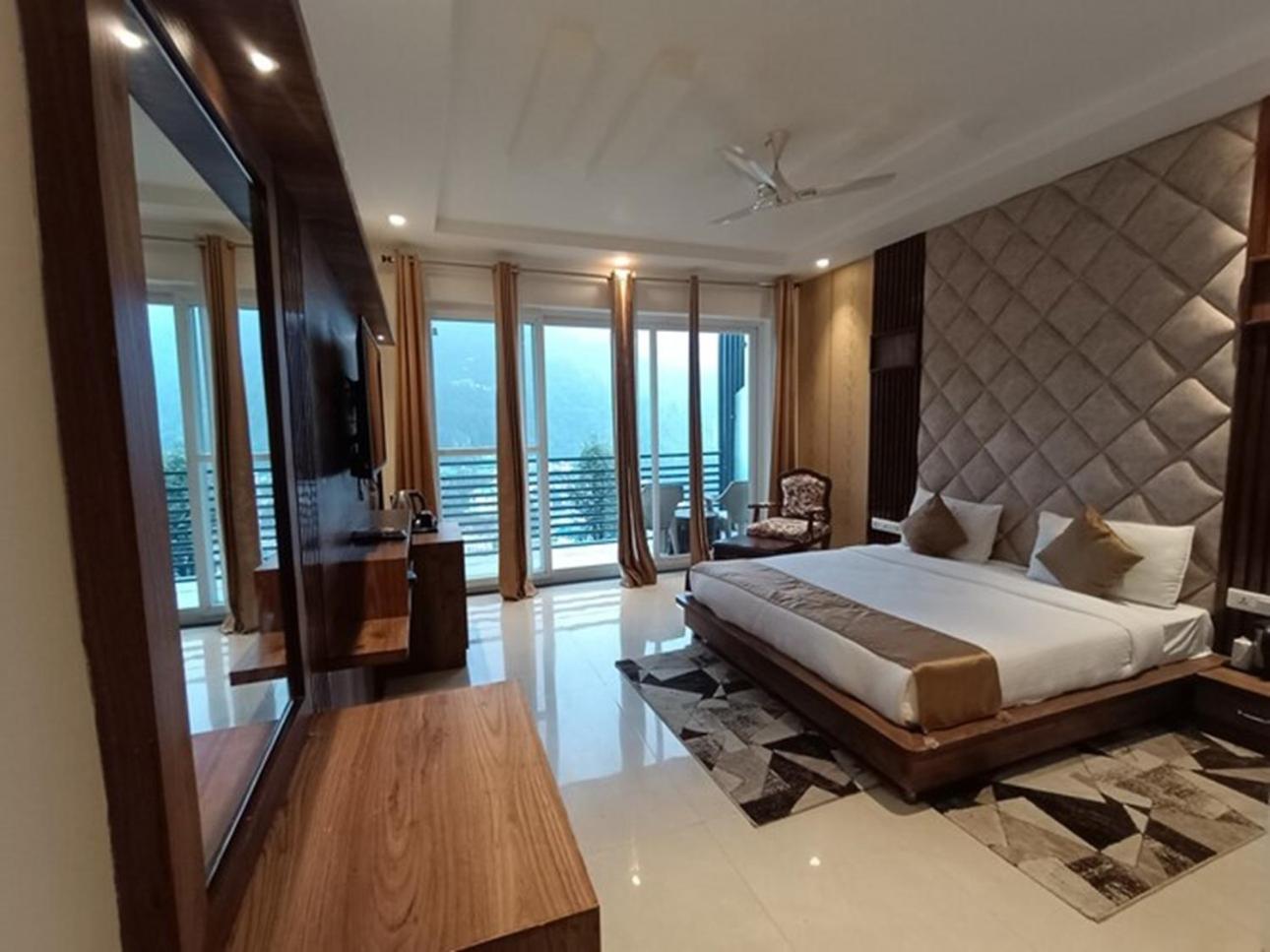 Rr Hotel & Resort 达兰萨拉 外观 照片