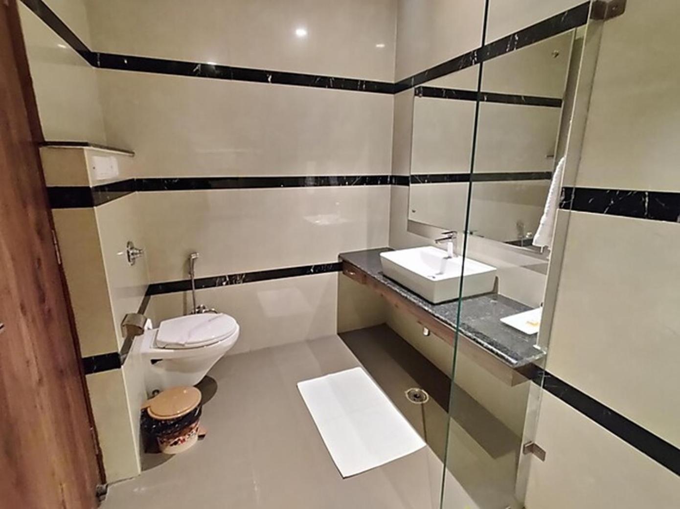 Rr Hotel & Resort 达兰萨拉 外观 照片